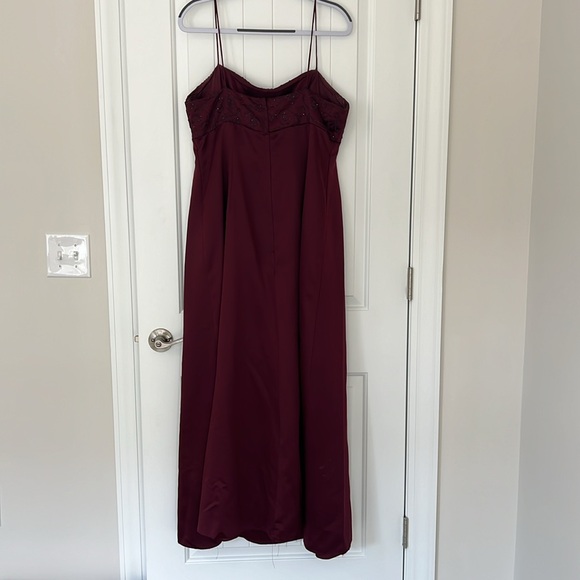 Burgundy wine, maroon gown Mother of bride/groom, size 12/14. 40” bust, prom - Picture 5 of 9